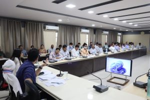 रीपा केन्द्रों के सुव्यवस्थित संचालन हेतु दिए दिशा निर्देश, विभिन्न शासकीय योजनाओं के क्रियान्वयन की हुई समीक्षा