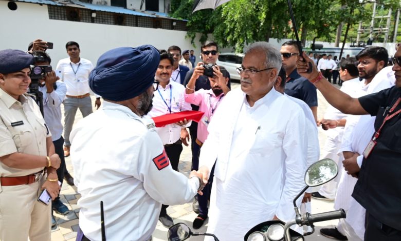 मुख्यमंत्री भूपेश बघेल ने तारबहार में किया इंटीग्रेटेड कमांड एंड कंट्रोल सेंटर का उद्घाटन , 523 कैमरों के जरिए रखी जाएगी निगरानी ,शहर की सुरक्षा होगी चाक-चौबंद