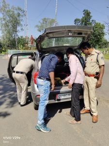 पुलिस अनुविभागीय अधिकारी मनेन्द्रगढ़ ने चेक पोस्टों का किया निरीक्षण - चेक पोस्ट पर जाँच में किसी भी तरह की न करें लापरवाही